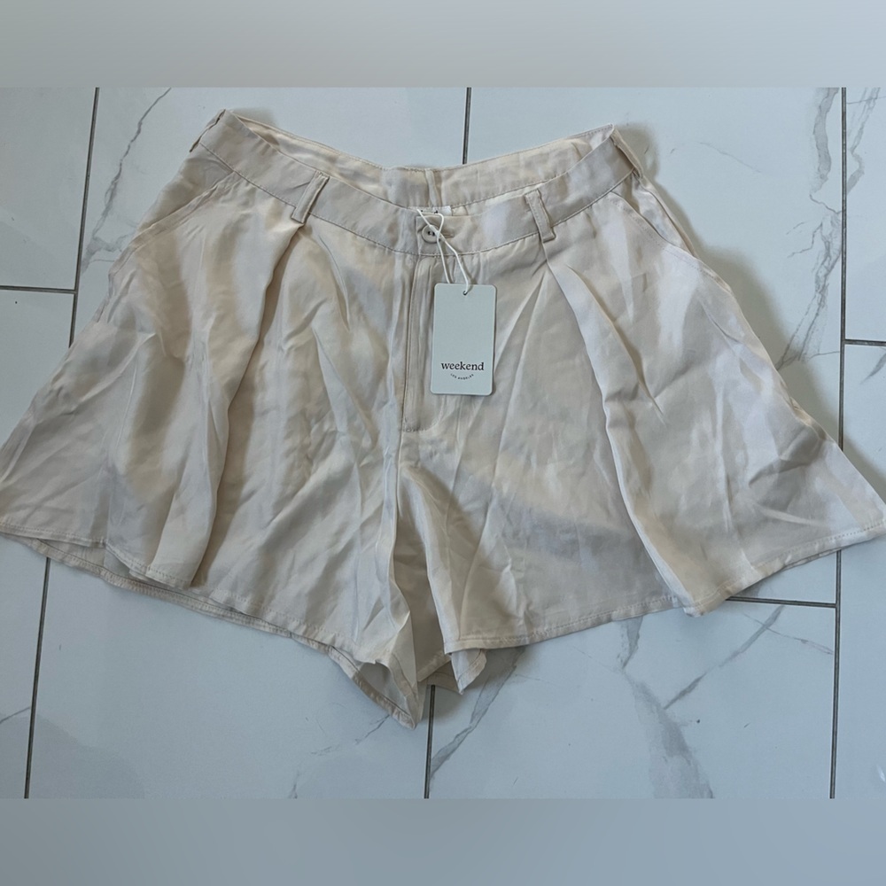 NWT Weekend/ High waisted dress shorts/ Oyster colour/ Silky material/ Size US S - Picture 6 of 10